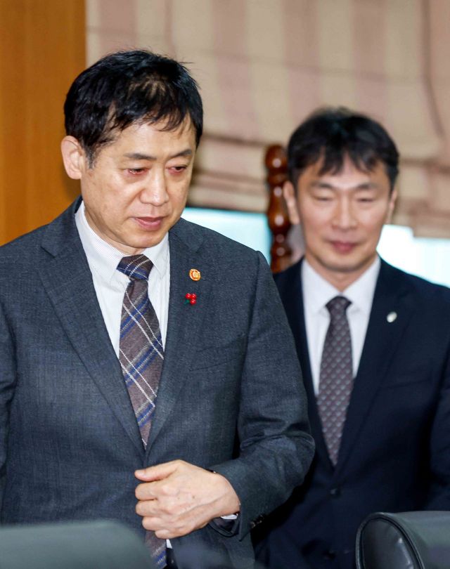 김주현 금융위원회 위원장(왼쪽)과 이복현 금융감독원 원장.