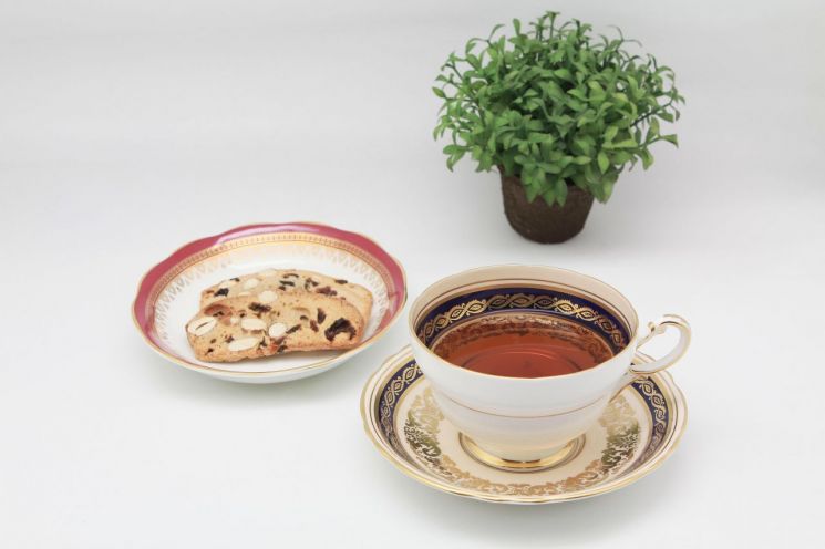 미국 교수 '소금 한 꼬집'에 난리난 영국… '보스턴 차 사건'까지 소환