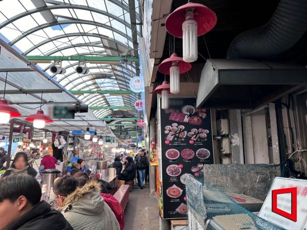 "다닥다닥 붙은 가게에 거미줄 전선, 소화기론 턱도 없어"…불안한 시장상인들