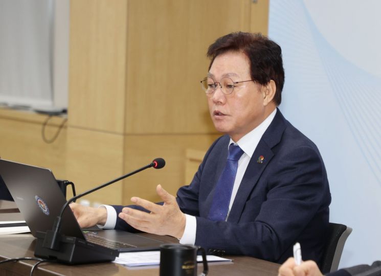 박완수 경남지사 “정부 정책 역행 그만, 국기연 1차 이전 부서 복귀해야”