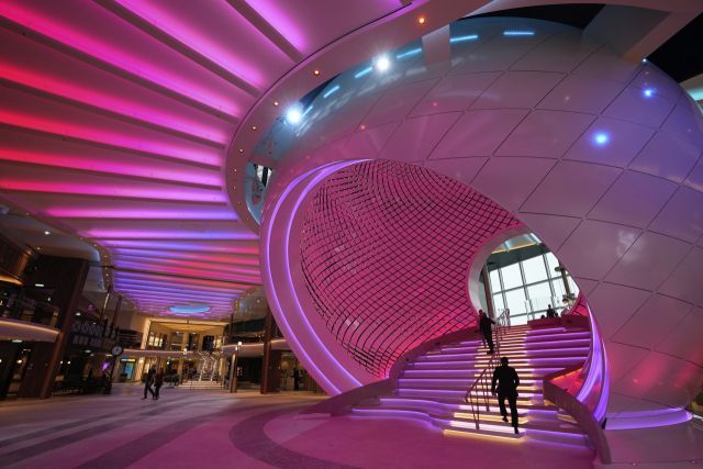 "100층 짜리 빌딩이 바다위에" 타이태닉 5배 세계 최대 크루즈선 