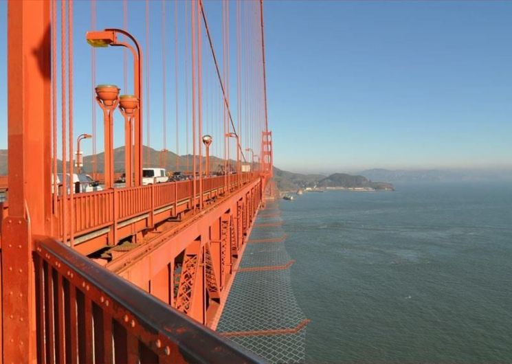 미국 샌프란시스코 금문교 아래에 자살 방지 그물망이 설치돼있다. [이미지출처=연합뉴스]
