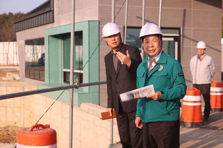 이상근 고성군수, 고성군 스포츠타운 사업 대상지 현장 점검.