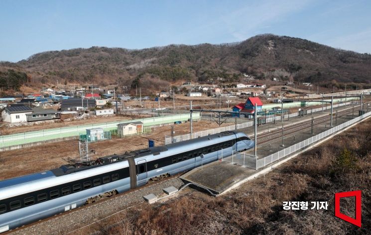 KTX 궤도 이탈 여파로 열차 지연…국토부 "사고현장 신속 복구할 것"