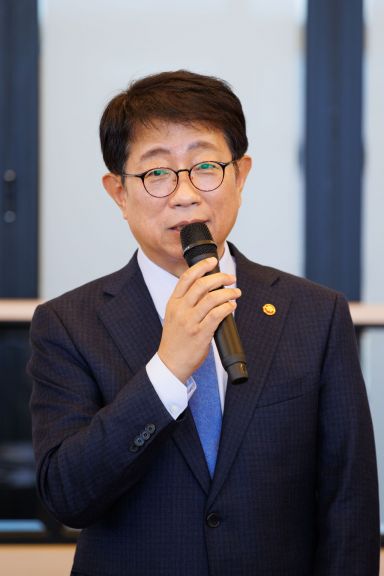 국토부 장관 "집값 하향 안정화…민간 임대주택 늘릴 것"(종합)