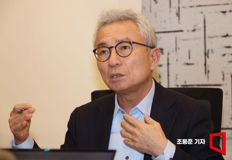 "극장은 관객에게 '다른 세상 온 듯한' 경험 주는 곳"