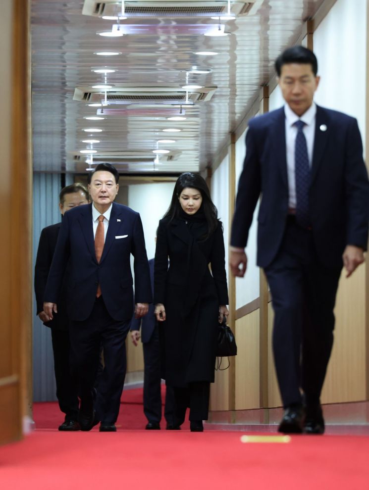 김건희 여사, 54일째 노출 자제…공식활동 재개는?