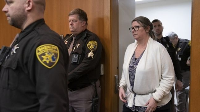 "부모도 책임" 美 총기 난사 10대 자녀 둔 엄마도 유죄