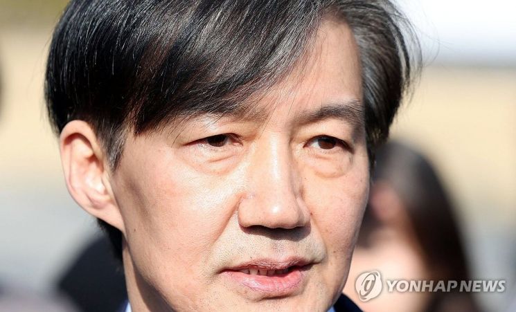 봉하마을 찾은 조국 전 법무부 장관 [사진출처=연합뉴스]