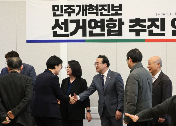 조국, '신당 창당' 선언…박홍근 "승리 위해 자중해야"
