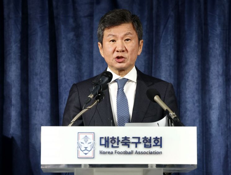 "축구협회 흑역사 모음집이냐"…정몽규 회고록 출간에 '시끌'