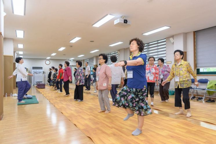 阳川区居民A某成儿童与老年人健康志愿者的秘诀？