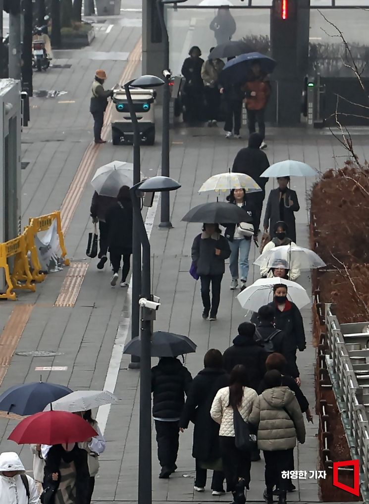 [내일날씨]전국 곳곳 비…폭염 꺾인다