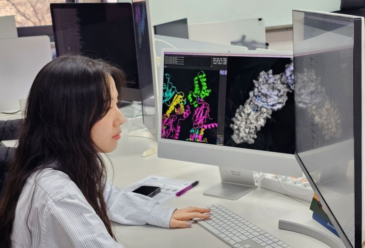 "빅 파마들과 겨루겠다" 독자 AI 신약개발 시스템 만든 대웅제약