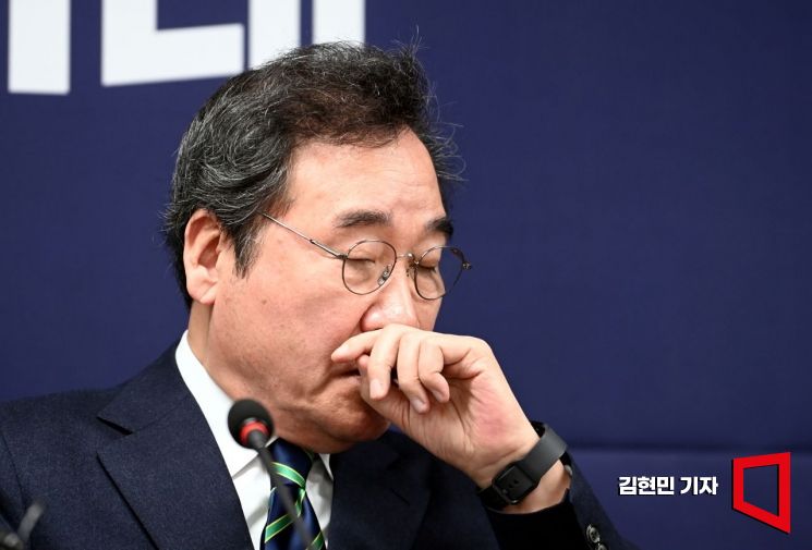 이낙연 새미래민주당 상임고문이 정부와 여당의 최근 행보를 두고 강도 높은 비판을 내놓았다.