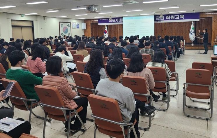 [포토] 목포시, 시내버스 노선 개편 현장 안내 교육 