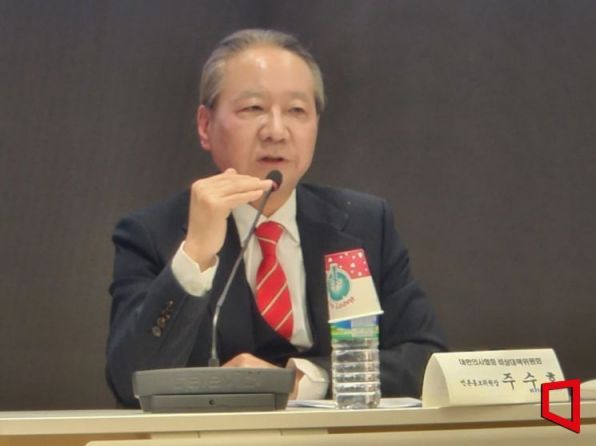 주수호 대한의사협회 비상대책위원회 언론홍보위원장이 서울 용산구 의협 회관에서 열린 비대위 정례 브리핑에서 발언하는 모습. [사진=아시아경제 최태원 기자]