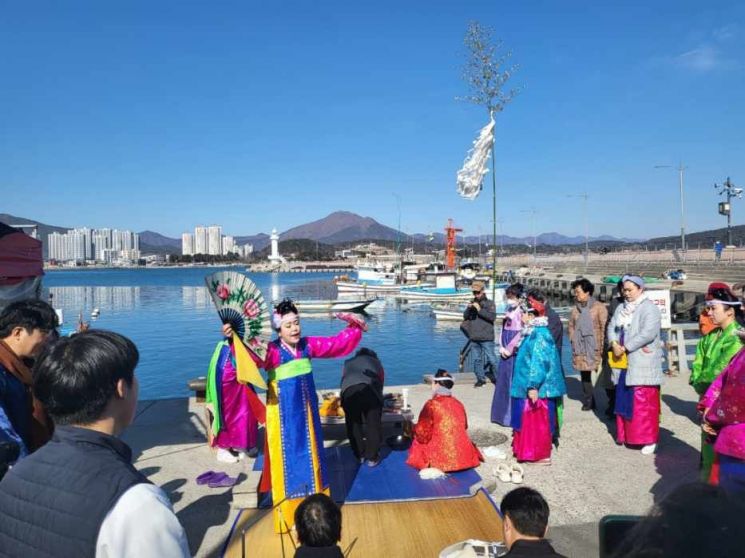 지난해 일광읍 학리항에서 개최된 기장군 전통 풍어제.