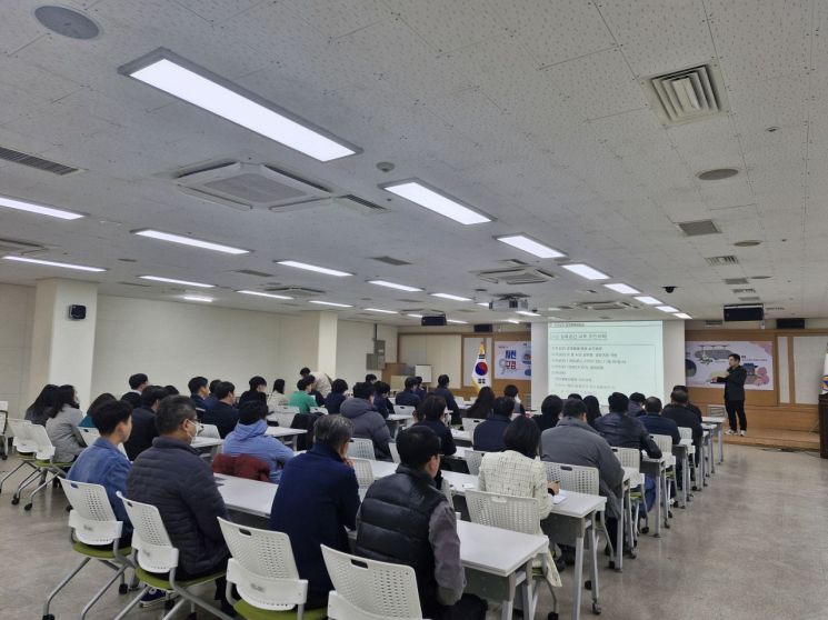 사천시가 밀폐공간 질식재해 예방교육을 진행 하고 있다.