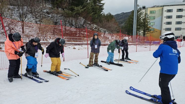 강남구, 발달장애인과 비장애인 어우러진 스키캠프 개최