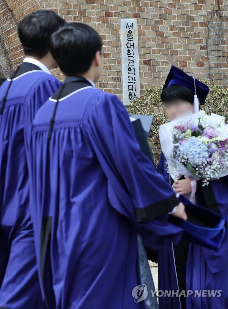 '의과대학 졸업식 끝나면 어디로? [사진출처=연합뉴스]