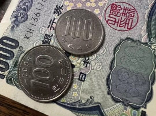 일본에서 거스름돈으로 엔화 100엔 대신 한화 100원짜리 동전을 받았다는 주장이 나왔다. [사진출처=X(옛 트위터)]