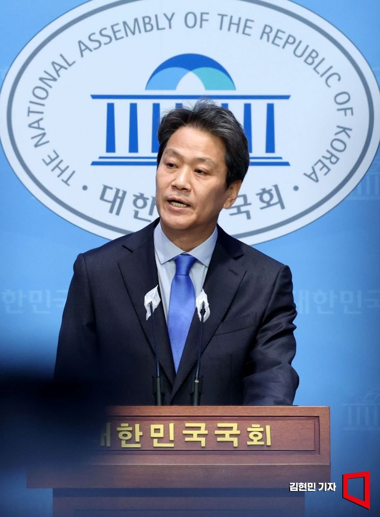 검찰, '중진공 이사장 임명 의혹' 임종석 전 청와대 비서실장 소환 통보