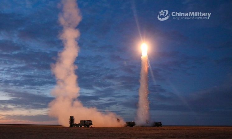 중국의 지대공 미사일. 중국, 러시아는 인공위성도 요격할 수 있는 미사일 체계를 의욕적으로 개발 중인 국가다. [이미지출처=연합뉴스]