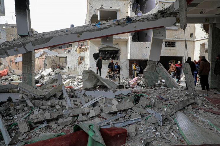 이스라엘 공습에 파괴된 라파 건물 [이미지출처=연합뉴스]