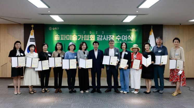 “도시가 환해졌어요!” ...갤러리로 변한 공사장 가림막 주민 '호응'