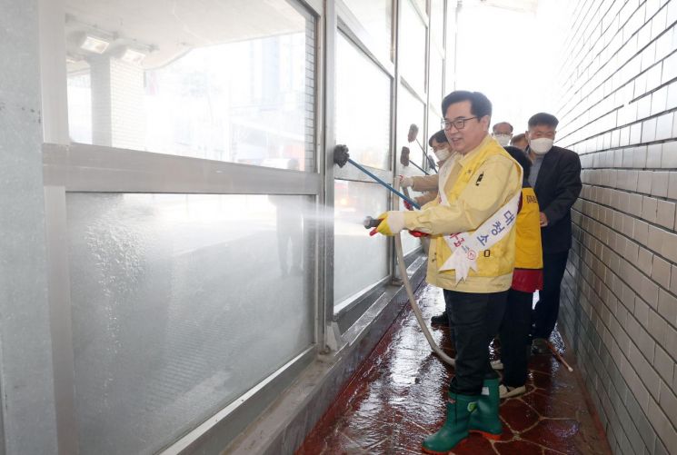 Dongjak-gu, Premium Trail Kkachisan Park 'Spring Cleaning'