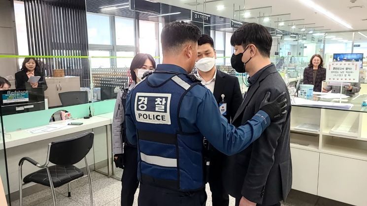 지난해 서울 성북구청에서 실시한 악성민원대비 훈련 모습 [사진제공=성북구청]