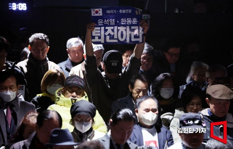 [포토] 피켓팅하는 소나무당 당원