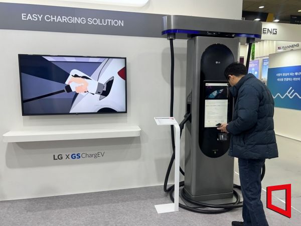 [르포]"문제는 가격?"…LG전자 EV 충전기 직접 살펴보니