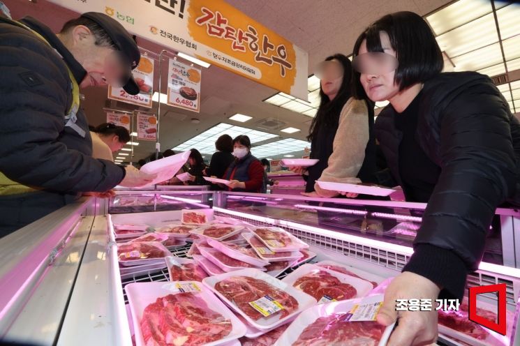 한우값 뛰고, 미국산도 뛴다…소고기 '공급난의 역습'