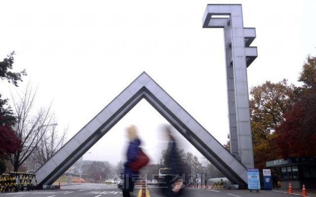 서울의대 학장 "지금 메시지는 '국민 건강 책임진다'여야 한다" 호소 