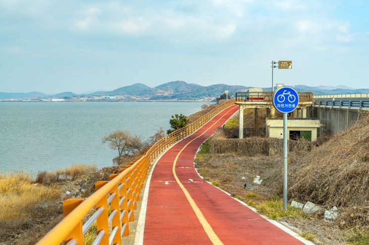 [조용준의 여행만리]두 바퀴로 봄 타는 자전거 여행