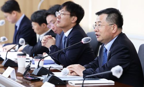 강경성 산업통상자원부 1차관이 11일 정부세종청사 산업부 회의실에서 '제1차 전략기획투자협의회'를 주재하고 있다. 사진제공=산업통상자원부