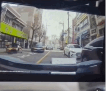 지난 11일 보배드림 인스타그램에는 맥라렌 차주 A씨의 사고 블랙박스 영상이 올라왔다. [사진출처=온라인 커뮤니티 '보배드림']