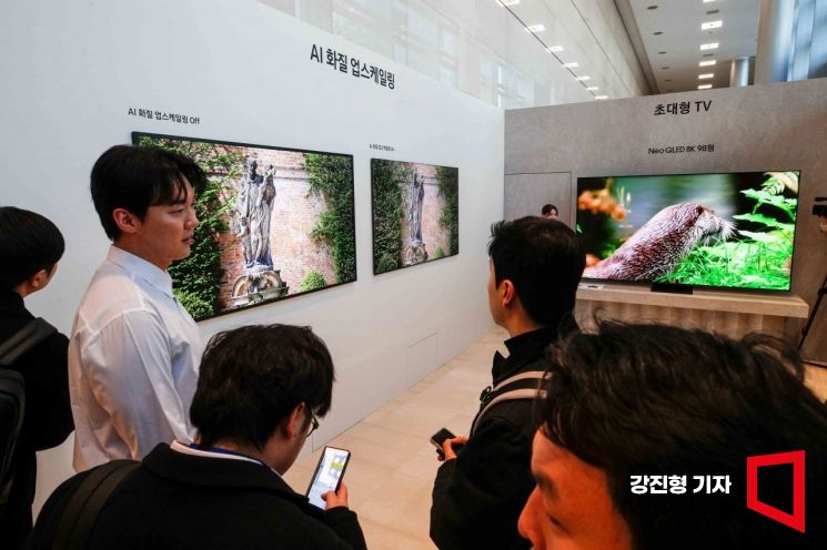 지난달 13일 서울 서초구 삼성전자 서초사옥에서 열린 '언박스&디스커버 2024'에서 'Neo QLED 8K'가 공개되고 있다. 사진=강진형 기자aymsdream@