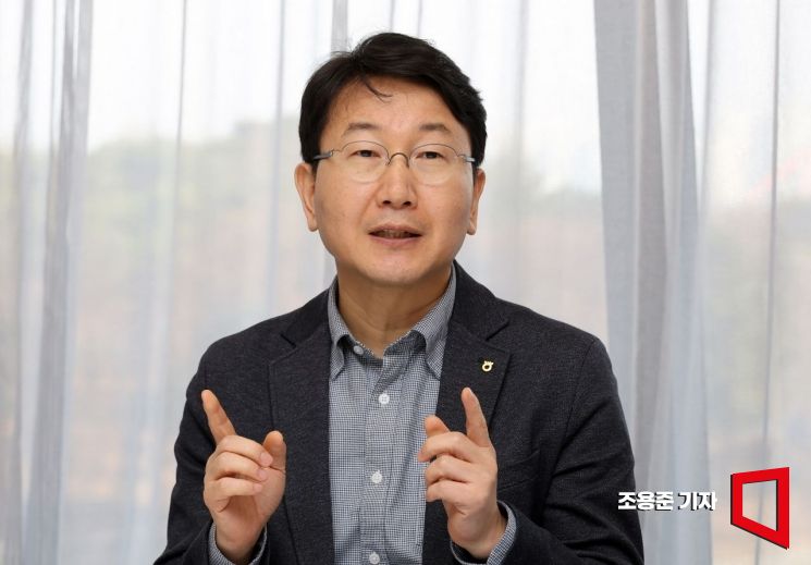 NH투자증권 박상호 경영지원본부 대표가 아시아경제와 인터뷰하고 있다. 사진=조용준 기자 jun21@