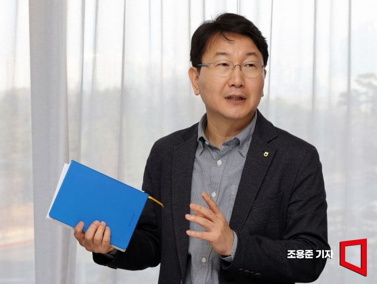 NH투자증권 박상호 경영지원본부 대표가 아시아경제와 인터뷰하고 있다. 사진=조용준 기자 jun21@