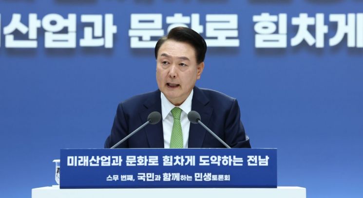 尹 "늘봄학교 현장 자주 방문해 지원·협력 챙길 것"