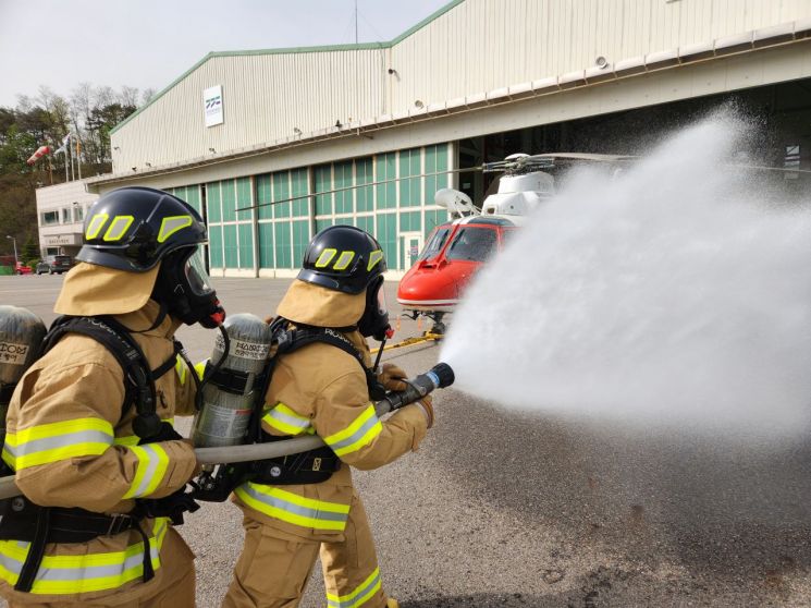 경기소방, 소방헬기 격납고 화재 진압 훈련
