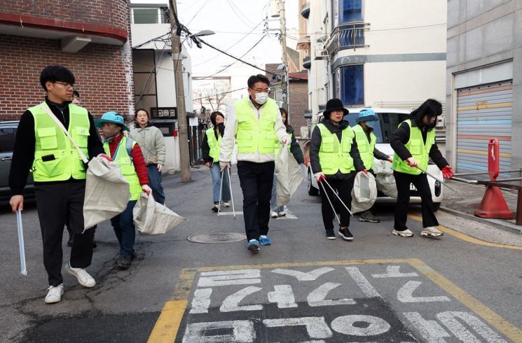 새 봄 맞이 대청소 시작...마포·노원·동작·동대문구 등 새 봄맞이 대청소