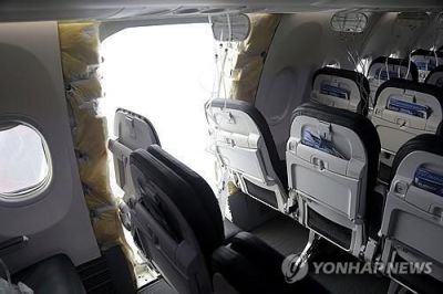 보잉 여객기 또 문제 발생…이번엔 비행 중 패널 뜯겨나가