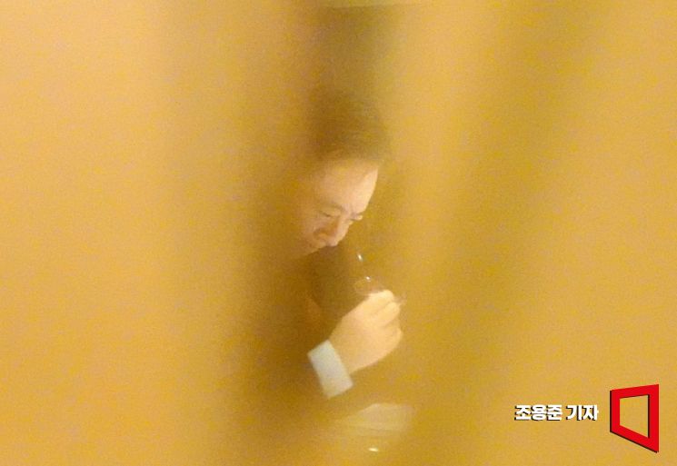 [포토] 안경 벗는 조규홍 복지부 장관