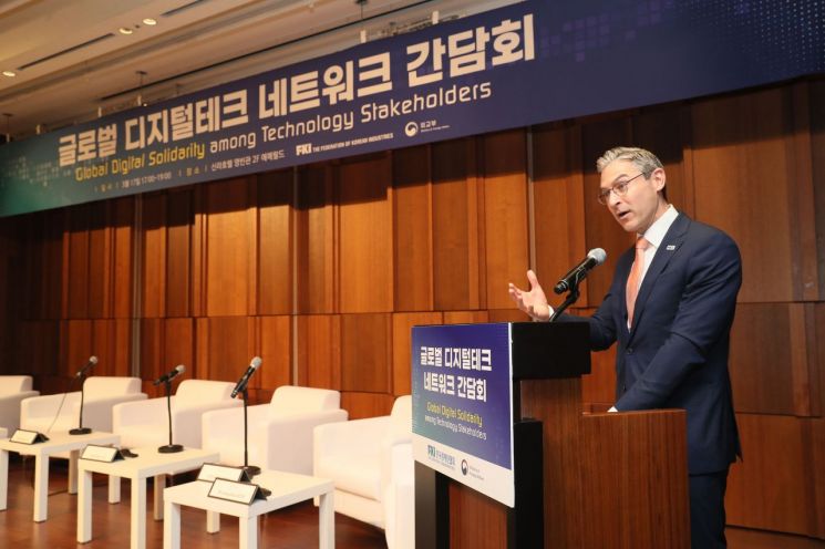 데이먼 윌슨 NED 대표가 17일 서울 중구 신라호텔에서 열린 '글로벌 디지털테크 네트워크 간담회'에서 인사말하고 있다. [이미지출처=연합뉴스]