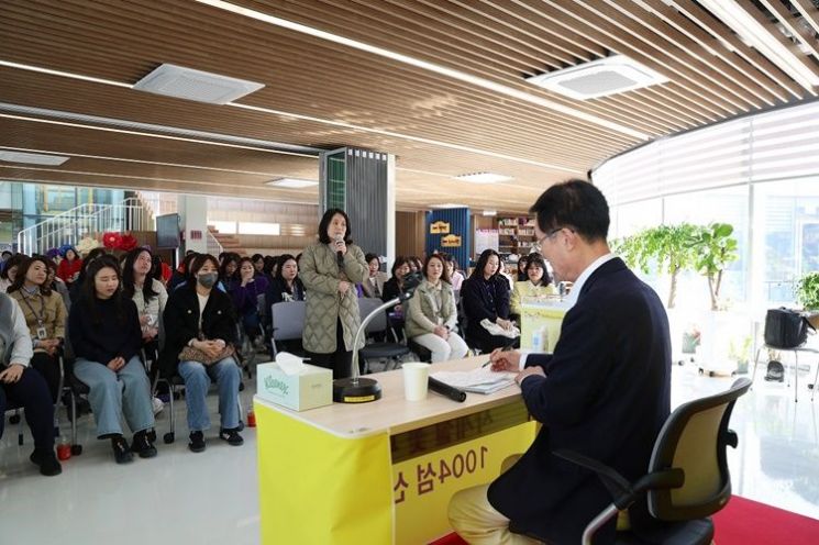 박우량 신안군수, 육아 중인 여직원들과 눈물의 간담회 가져