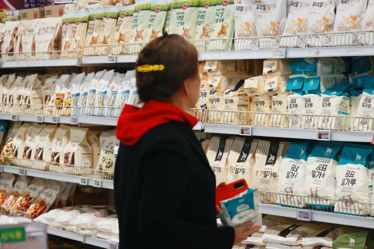 원맥값 소폭 하락…소비자용 밀가루 가격 줄인하 예고(종합)